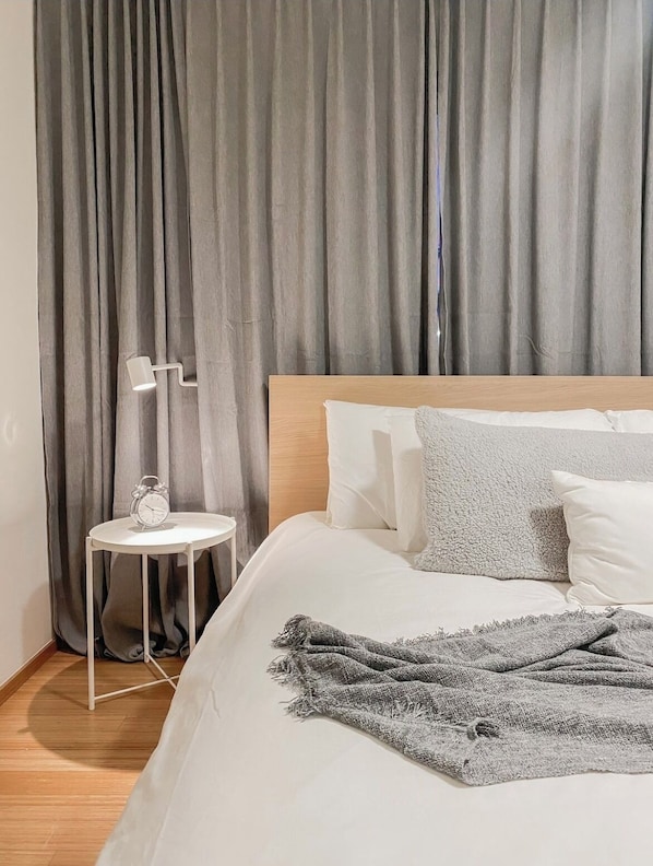 1 bedroom, iron/ironing board, internet, bed sheets