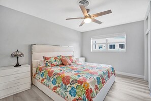 4 slaapkamers, een bureau, een strijkplank/strijkijzer, gratis wifi