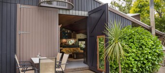 Spacious Garden House | real log fire | sleeps 8 | outdoor tub | pool