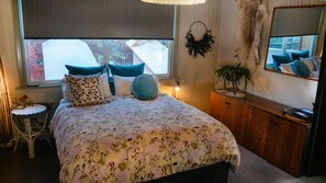 3 habitaciones, tabla de planchar con plancha y cuna de viaje 