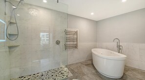 Hair dryer, towels - Gorgeous Beachside Condo in superior Longboat Location (Longboat Key)