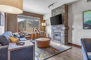 Télévision, cheminée