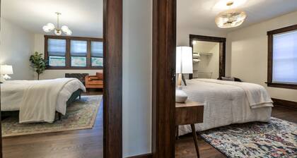 Midtown Manor: Full Kitchen + A/C + Backyard + Washer & Dryer