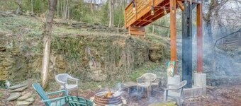 HGTV feature Main St d’town! 3 cozy units, sleeps 16 w Private Bar + gameroom!