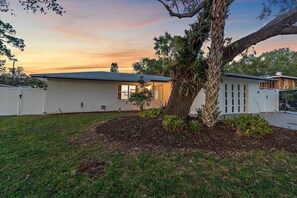 Exterior - Costa Del Ray | Heated Pool, Gym + Covered Patio! (Sarasota)
