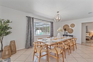 Dining - Costa Del Ray | Heated Pool, Gym + Covered Patio! (Sarasota)
