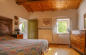 2 Schlafzimmer, Reisekinderbett, kostenloses WLAN, Bettwäsche
