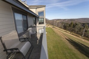 Property grounds - Ski In Ski Out Condo (Champion)