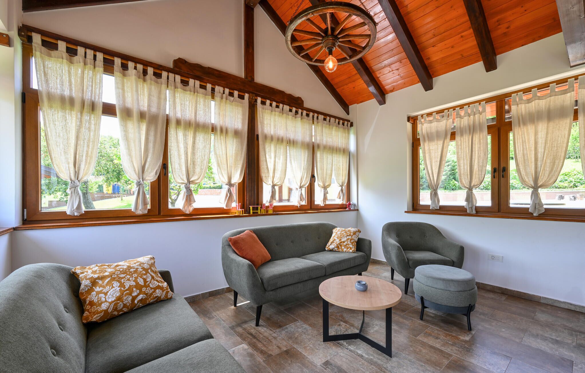 TV, fireplace, foosball, stereo