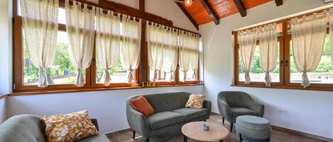 TV, fireplace, foosball, stereo