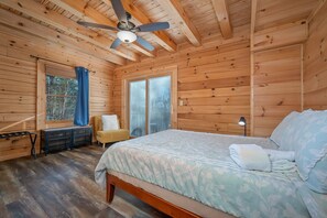 3 bedrooms, desk, iron/ironing board, WiFi
