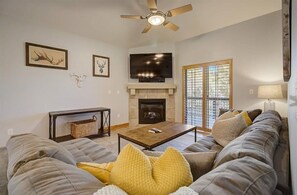 TV, fireplace