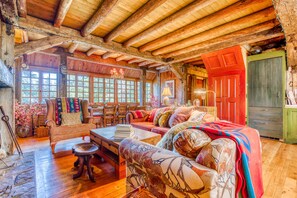 TV, fireplace, DVD player, books