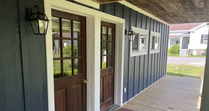 1819 Carriage House - less than 5 min to Dreams Park