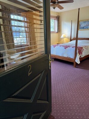 6 bedrooms, desk, iron/ironing board, free WiFi