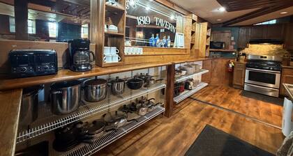 1819 House - Unique Group Friendly 6 bdrm/6 bath Close to Cooperstown Dreams Pk