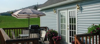 Breezy Meadow One Custom-built cottage, 1 of 2, under 1 mile from Dreams Park