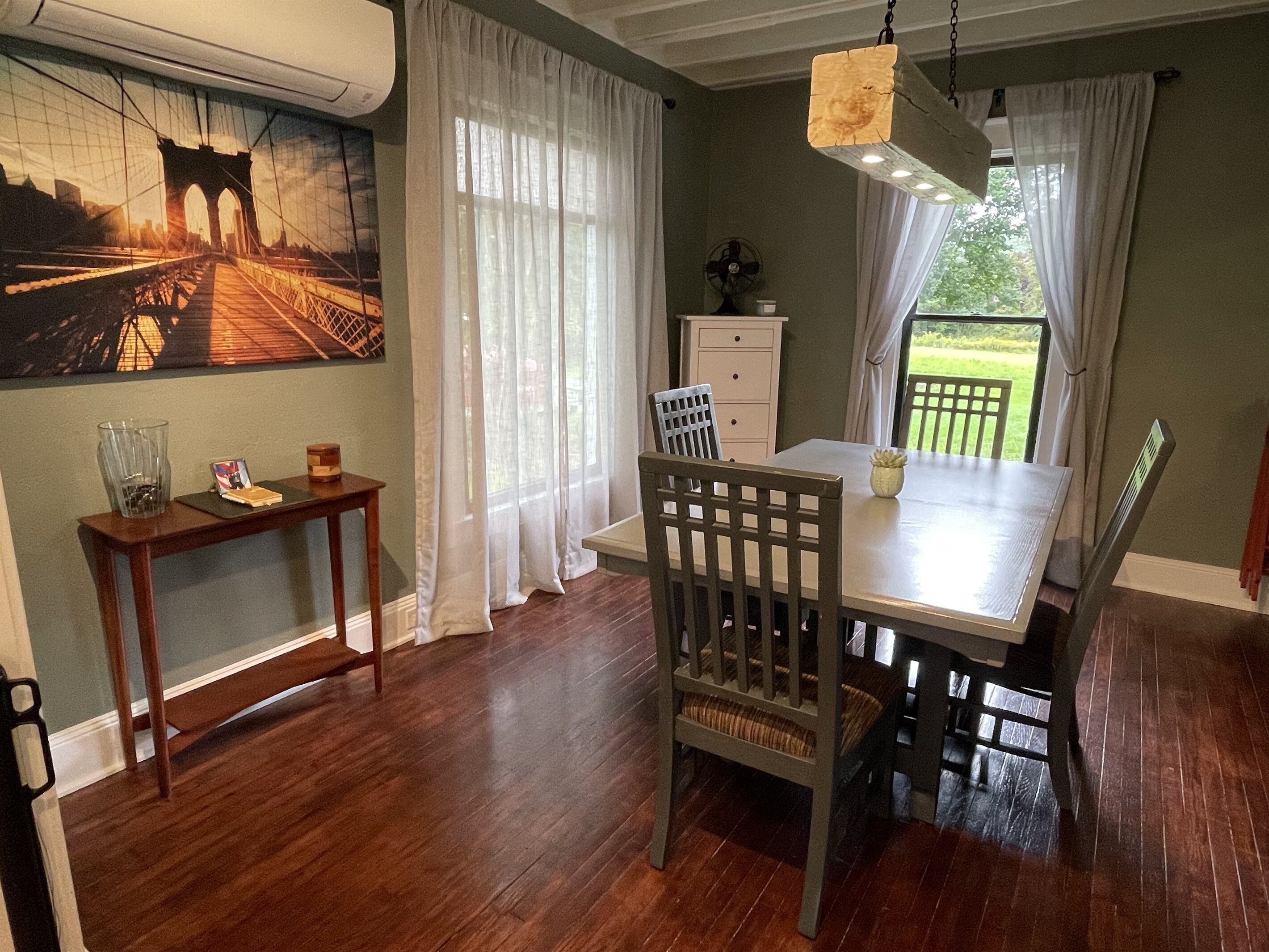 Calhoun Place 1.5 miles to All Star Village, appealing style, fire pit,