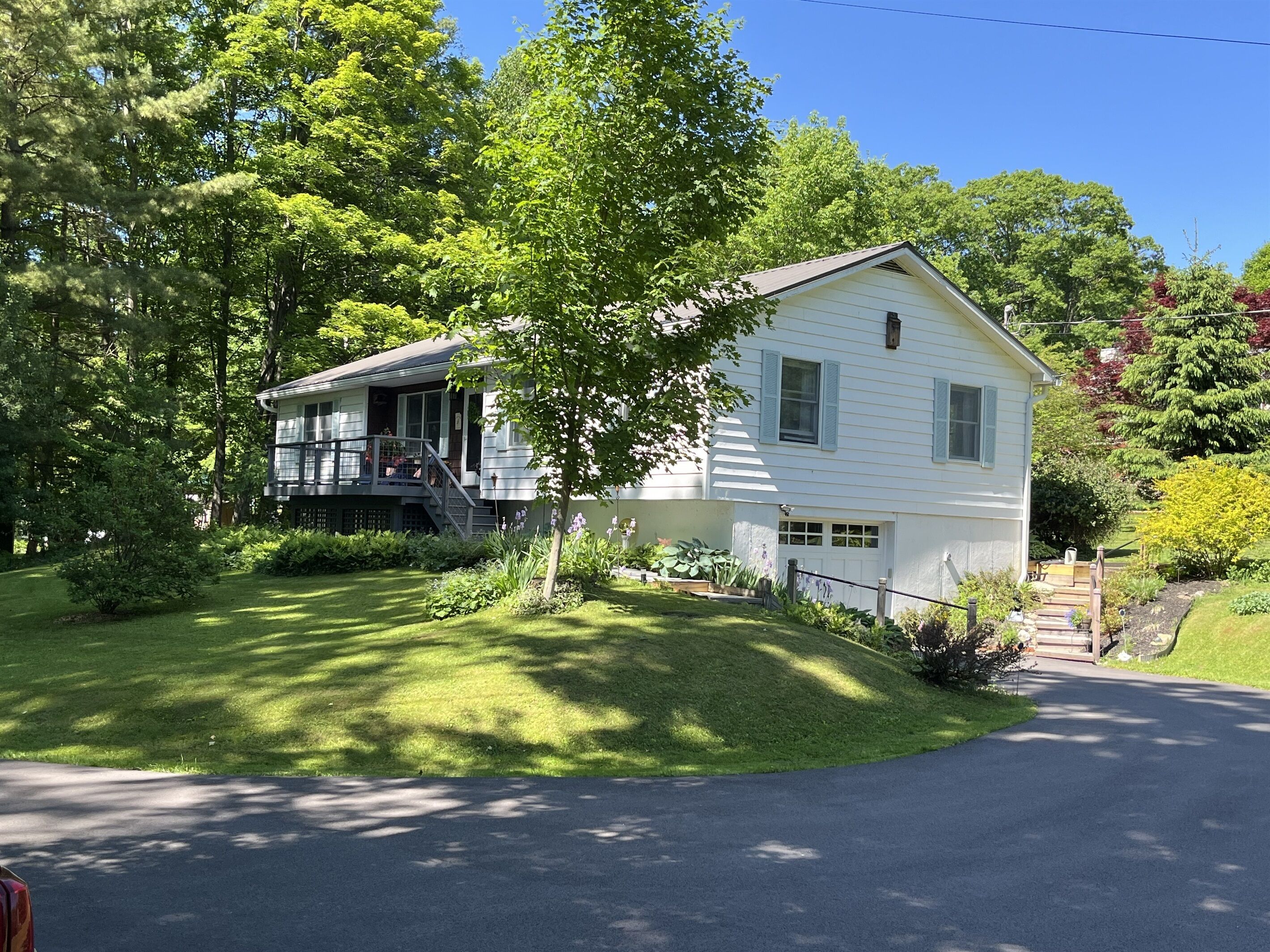 Cardinal Cottage - Otsego Lake access, updated kitchen & bath