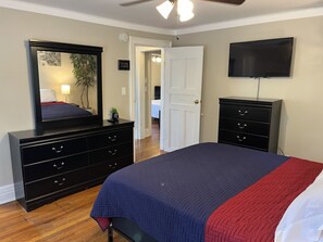 4 bedrooms, iron/ironing board, free WiFi, bed sheets
