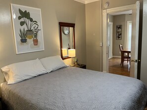 4 slaapkamers, een strijkplank/strijkijzer, gratis wifi, beddengoed