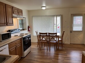 Fridge, microwave, oven, stovetop - City Fox 3, #3 of 4 recent renovation in Oneonta, convenient to All Star Village (Oneonta)