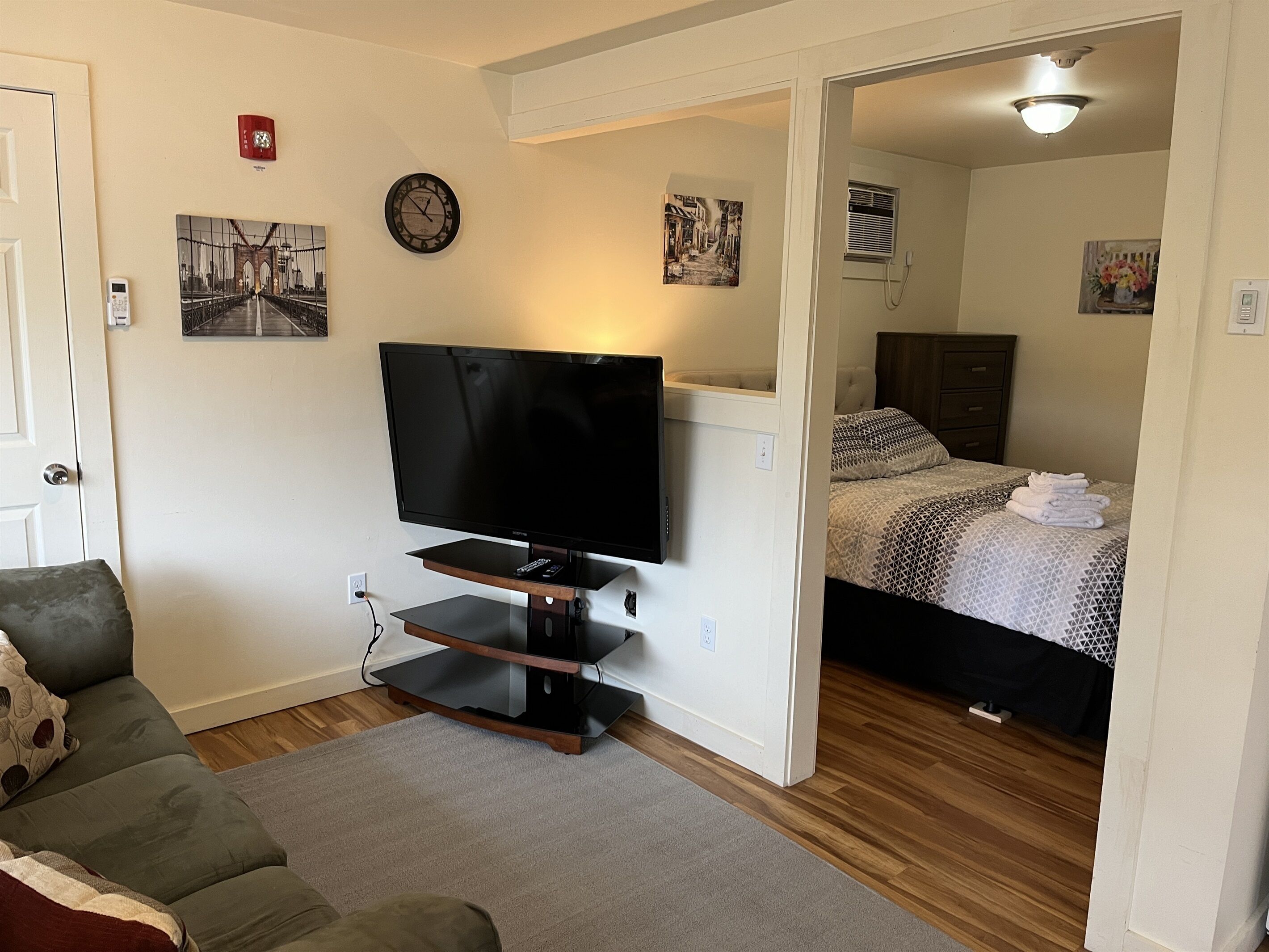 Fer et planche à repasser, Wi-Fi gratuit, draps fournis