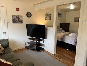 Iron/ironing board, free WiFi, bed sheets - City Fox 3, #3 of 4 recent renovation in Oneonta, convenient to All Star Village (Oneonta)