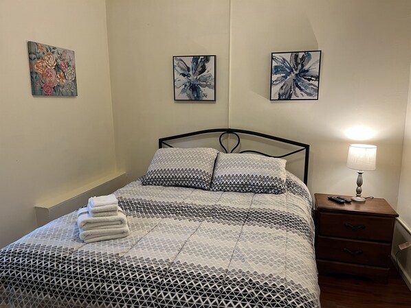 2 bedrooms, iron/ironing board, free WiFi, bed sheets