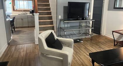 Clinton House, Charming Cape Cod home decorated with flair in downtown Oneonta