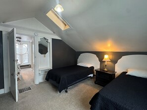 3 bedrooms, iron/ironing board, free WiFi, bed sheets - Clinton House, Charming Cape Cod home decorated with flair in downtown Oneonta (Oneonta)