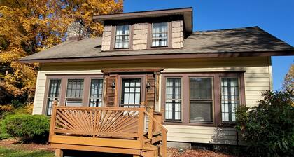 Colone Cottage, Goodyear Lake, swimming, fishing, 3 kayaks, captivating view