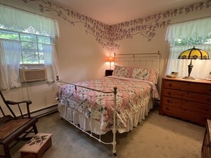 4 makuuhuonetta, silitysrauta/-lauta, ilmainen Wi-Fi, vuodevaatteet