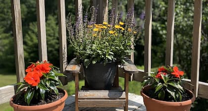 Cottage House Convenient to all tournaments, great getaway, Foosball