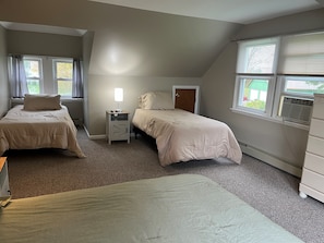8 habitaciones, escritorio, tabla de planchar con plancha y wifi gratis 