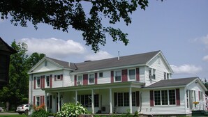 Unclassified image, 2 of 59, button - Country Meadow 8 bdm/5.5 bath, 3 miles from CDP! (Milford)