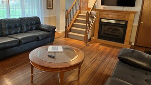 Unclassified image, 4 of 59, button - Country Meadow 8 bdm/5.5 bath, 3 miles from CDP! (Milford)