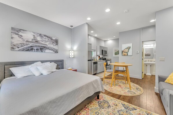 Iron/ironing board, free WiFi, bed sheets