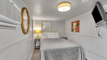 1 chambre, fer et planche Ă repasser, Wi-Fi gratuit, draps fournis