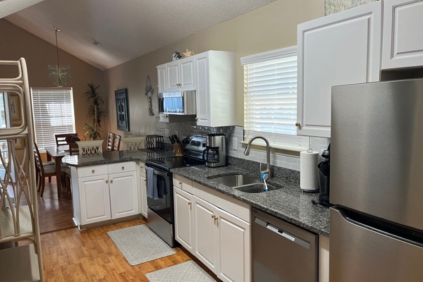 Køleskab, mikrobølgeovn, ovn, kogeplade