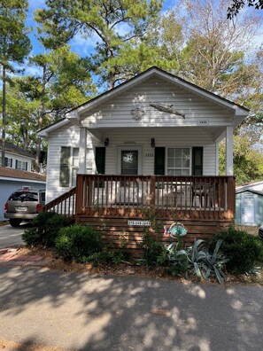 Exterior - Blue Heron Cottage – Walk to the Beach! Comfortable two bedroom / two full bath house in Ocean Lakes Family Campground. (Myrtle Beach)