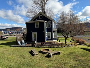 Exterior - Diamond Dreams, Very close to Dreams Park, Recent update, fire pit, large yard (Cooperstown)