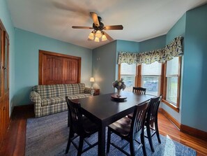 Dining - Diamond Dreams, Very close to Dreams Park, Recent update, fire pit, large yard (Cooperstown)