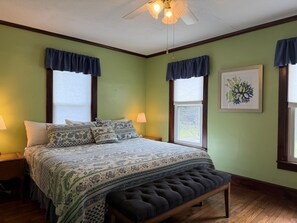 3 bedrooms, iron/ironing board, free WiFi, bed sheets - Diamond Dreams, Very close to Dreams Park, Recent update, fire pit, large yard (Cooperstown)