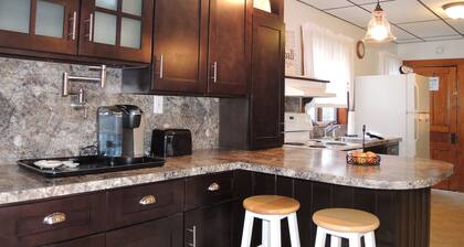 Diamond Dreams, Very close to Dreams Park, Recent update, fire pit, large yard