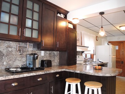 Diamond Dreams, Very close to Dreams Park, Recent update, fire pit, large yard