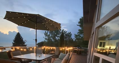 Waterfront Cottage/Hotub/Outdoor Shower/private sand beach/2pet/2-14+guests