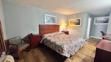 Room, 1 King Bed | Desk, free WiFi, bed sheets