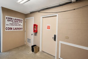 Laundry room - Economy Inn Sweetwater I-75 (Sweetwater)