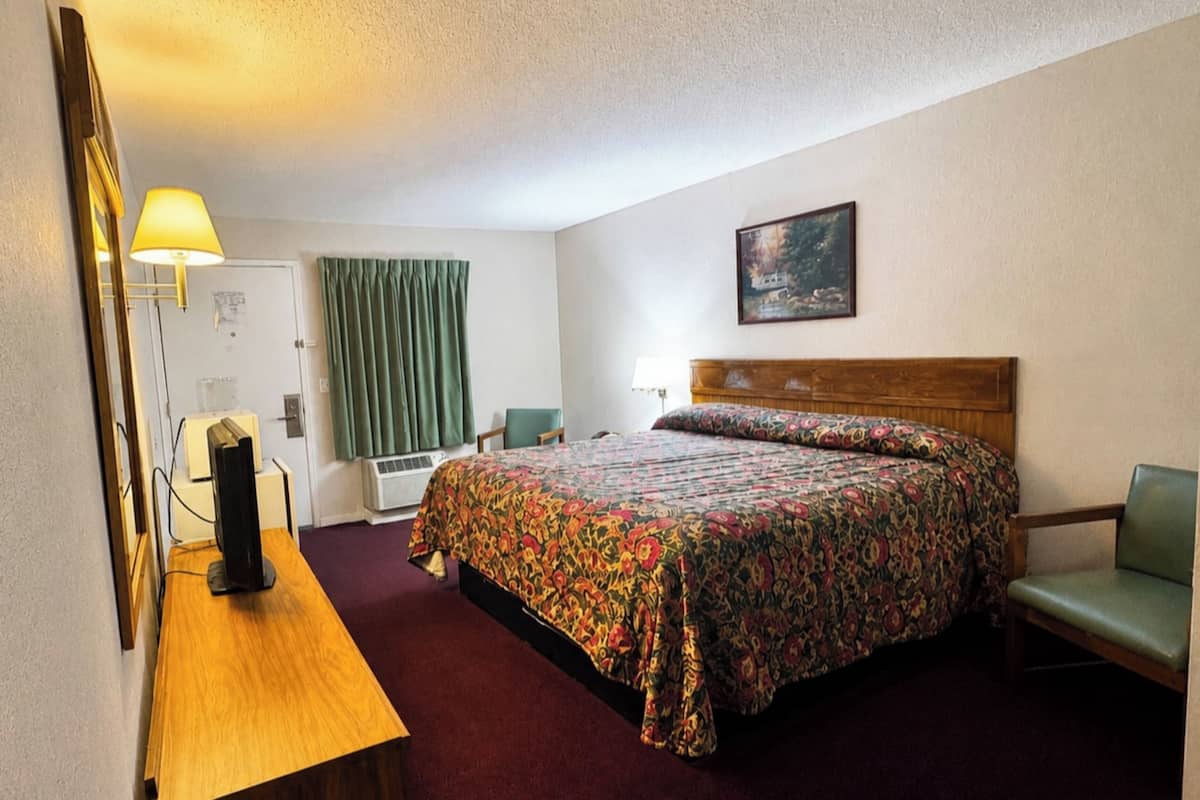 Desk, WiFi (free), bed sheets